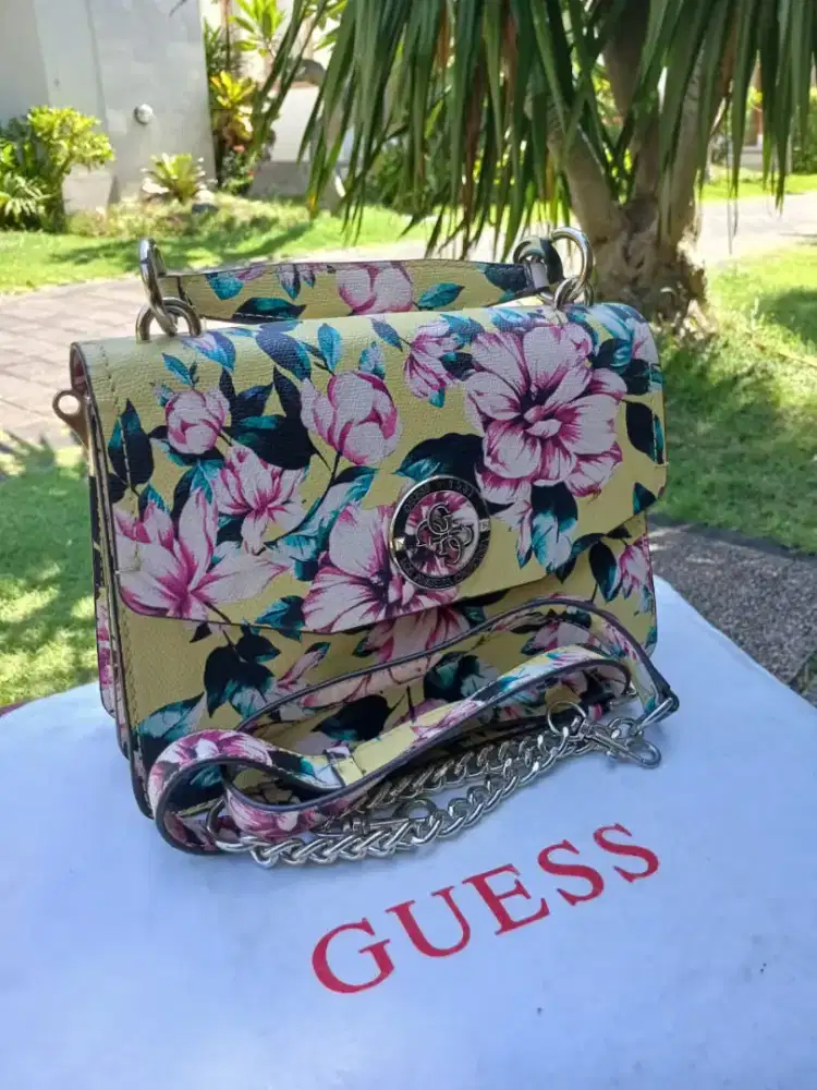 Tas Wanita Merk Guess Motif Bunga