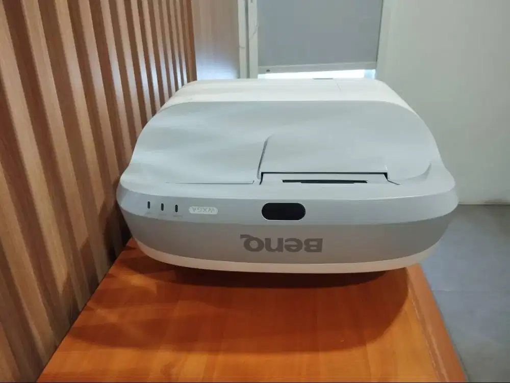 Dijual Cepat Proyektor Merk BenQ Type