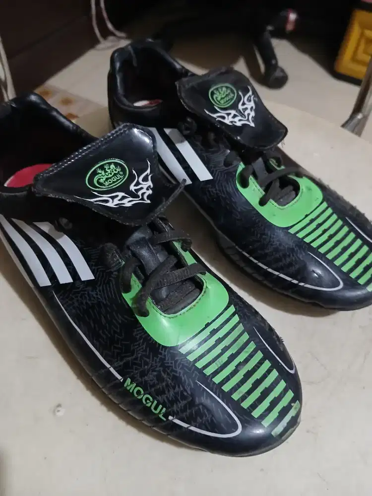 Sepatu futsal size 39 inter