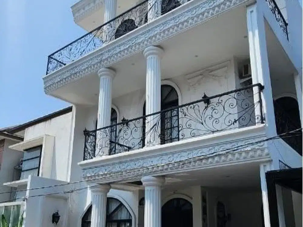 Dijual Rumah Mewah Eropa Klasik 3 Lantai Antapani