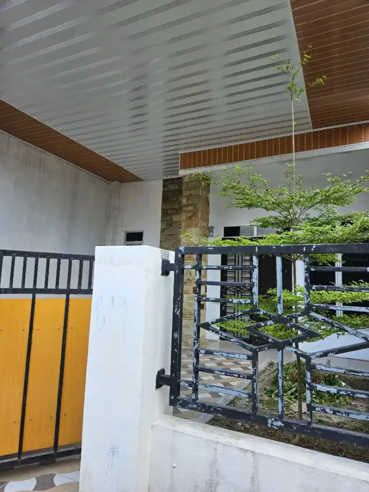 Disewakan rumah beserta isi