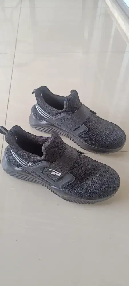 Safety shoes sporty