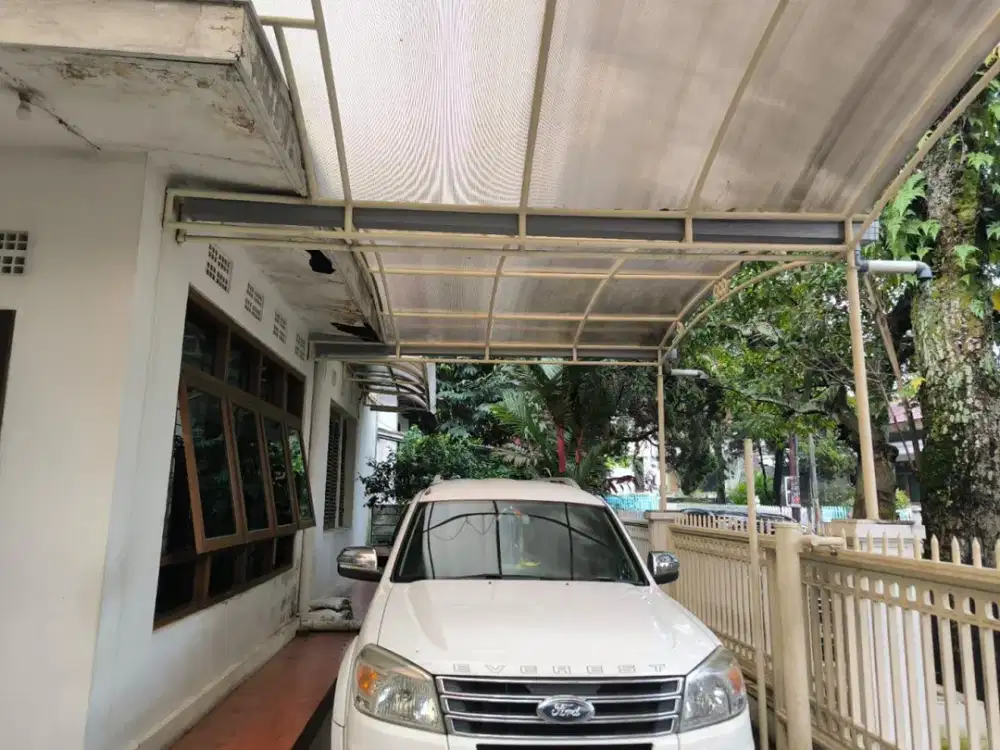 Rumah Belanda bangunan lama terawat lokasi eksklusif jarang ada Jalan Culan sayap Riau