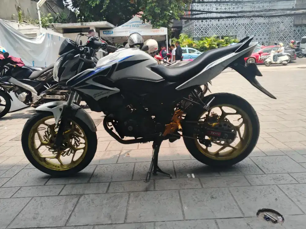 JUAL CB150R OLD MAU GANTI MATIC