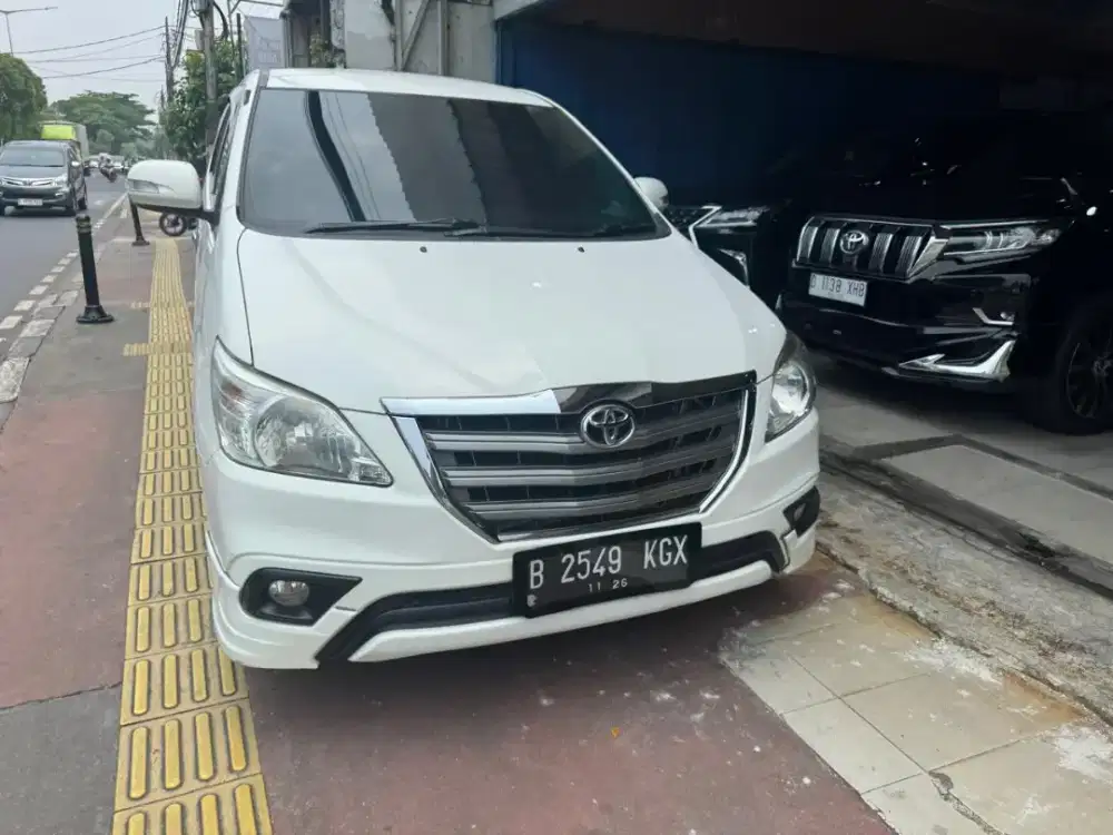 Toyota innova G luxury capten seat 2.0cc th 2014AT service record