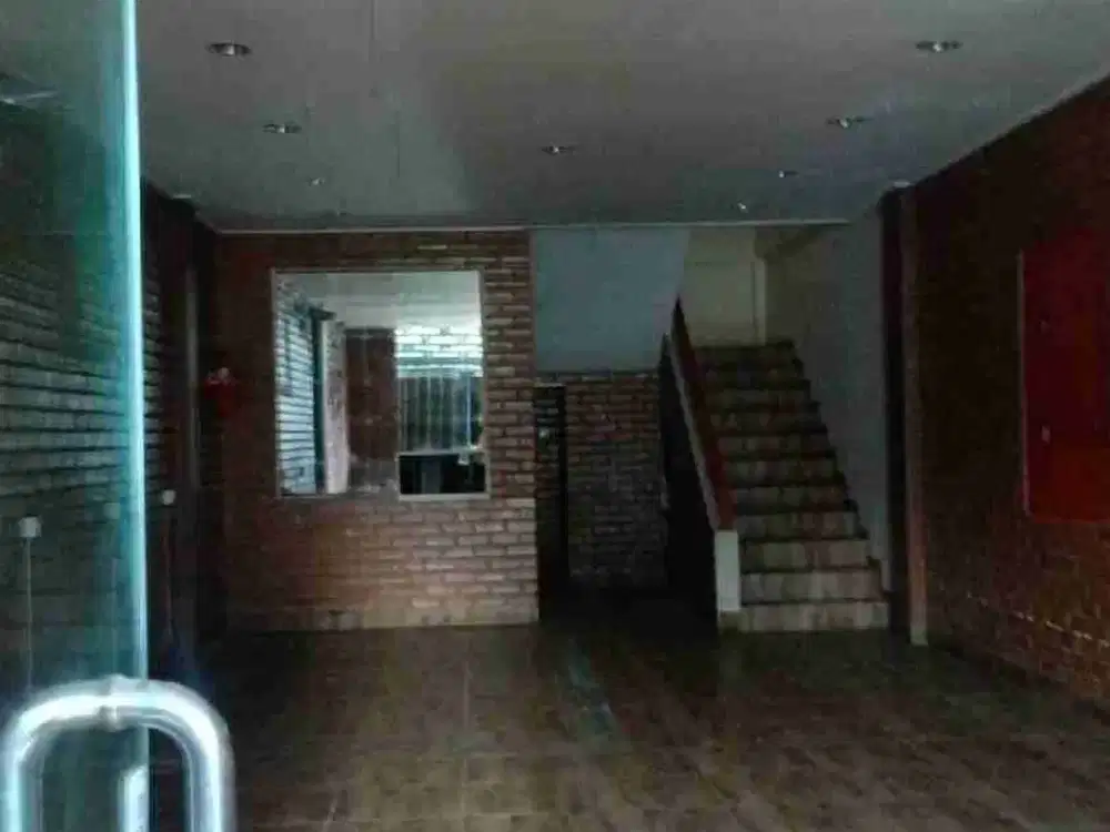 sewa ruko 3lantai-area ramai penduduk