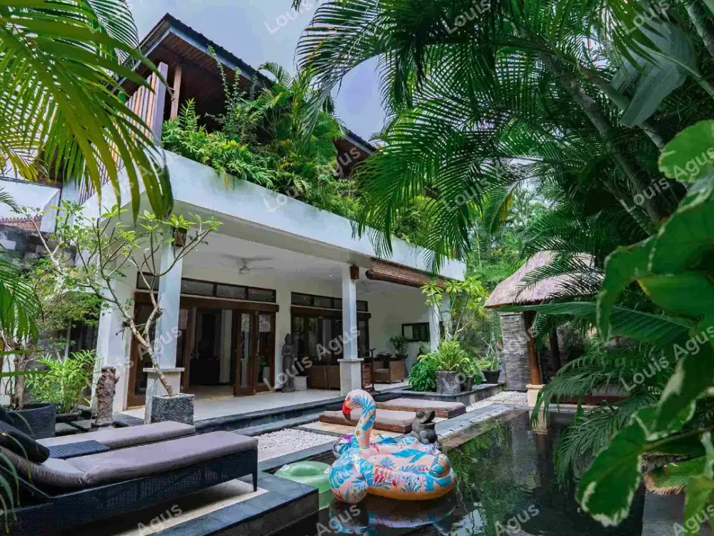 Villa Fully Furnished Hanya 150 Meter Dari Pantai Seminyak