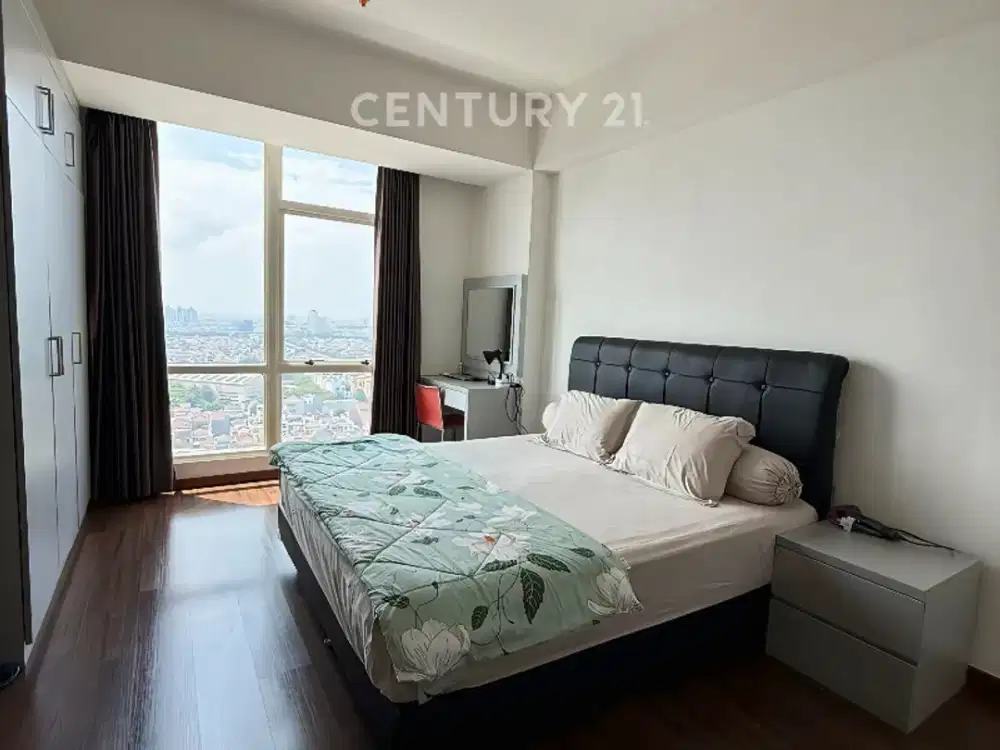 Apartemen Kensington 3BR Private Lift Furnished Siap Huni