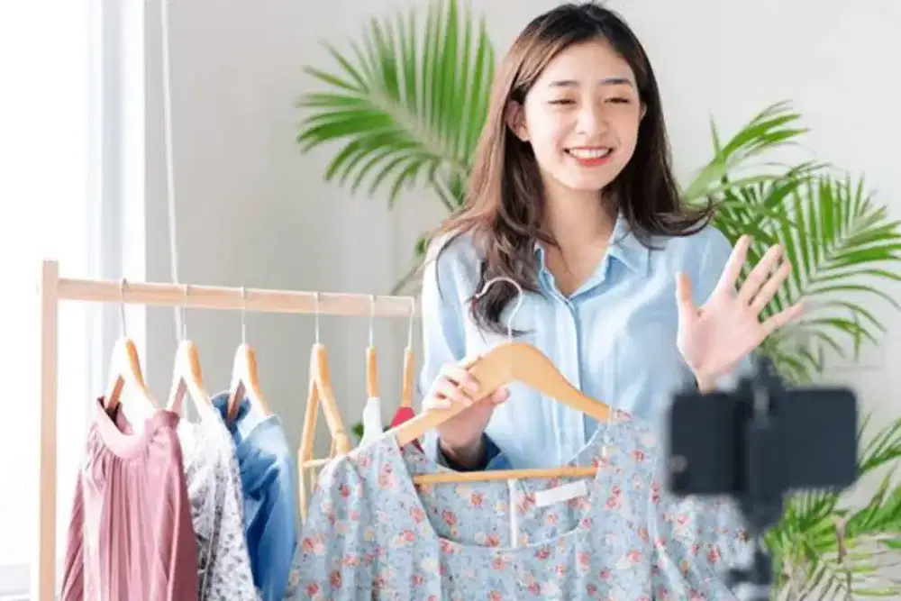 HOST LIVE SHOPPING