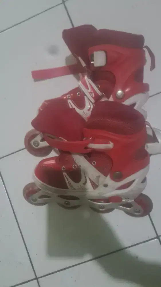 Sepatu roda  umur 6-8 tahun