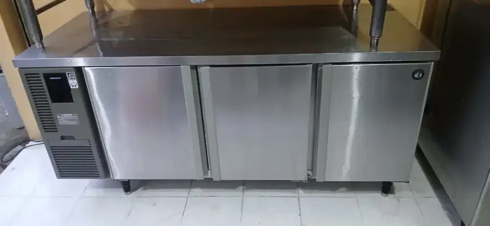 Hosizaki Undercounter Chiller 3 pintu mulus bergaransi