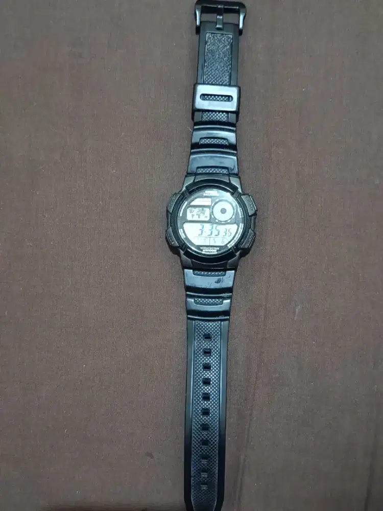 Jam tangan Casio AE-1000W (unisex)