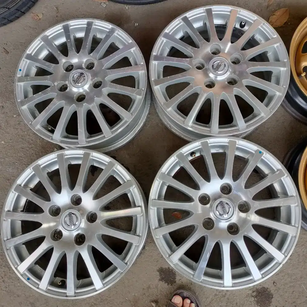 Velg original Nissan Serena hws ring 15 pcd 5x114,3 4pcs