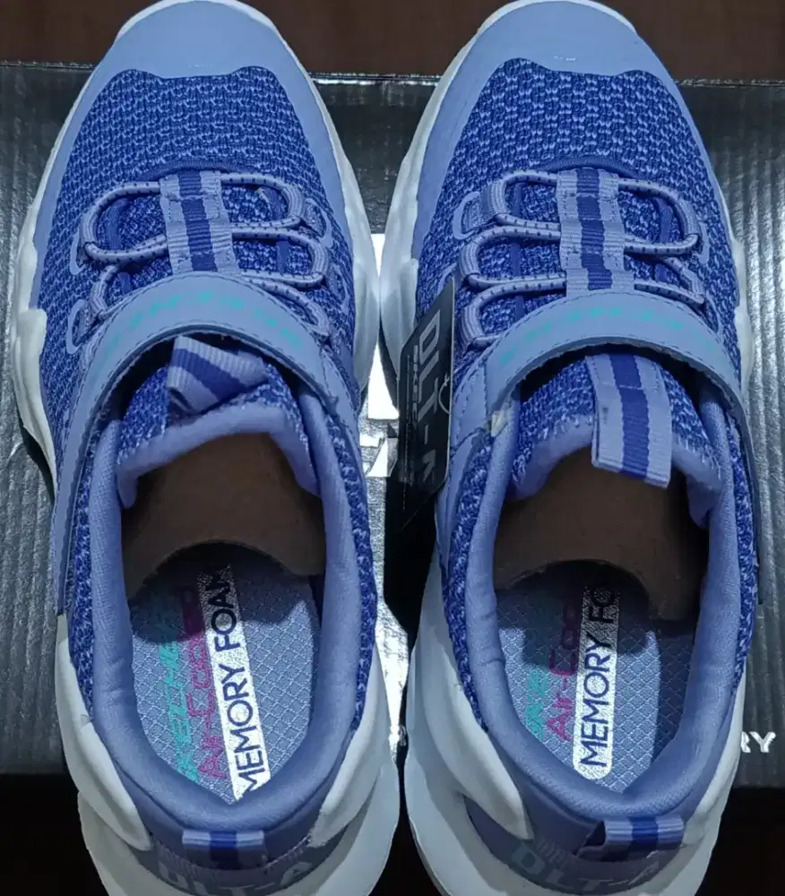 Sepatu Skechers Wanita