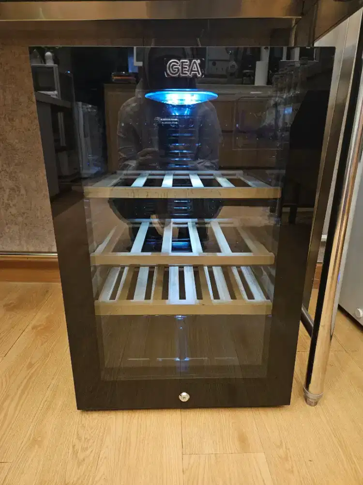 Chiller Wine Cooler Hitam