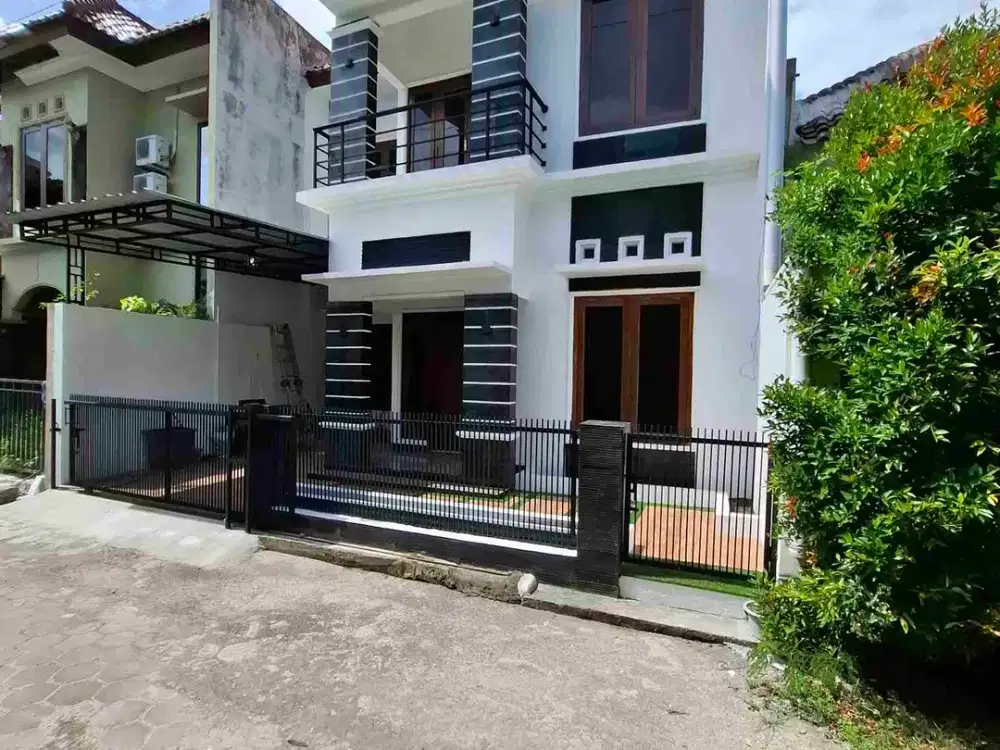 Rumah 2 lantai dekat kampus UGM perum Nandan regency jl monjali sleman Yogyakarta