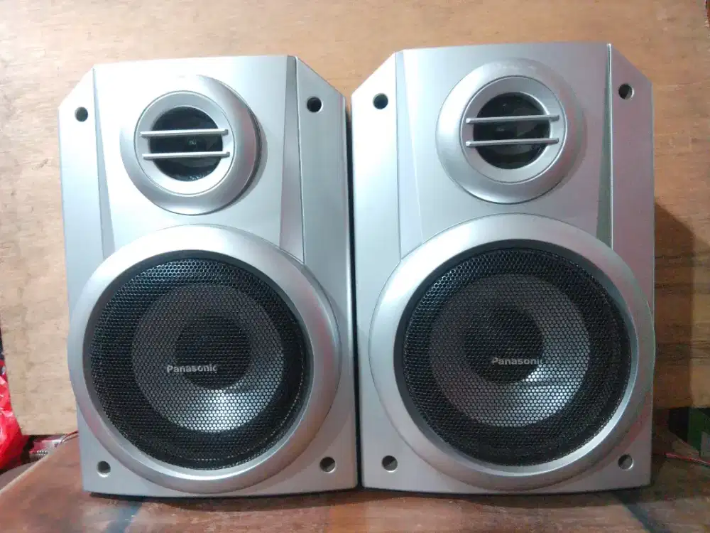 Like new Panasonic speaker 6 in, full ori, 100 watts RMS