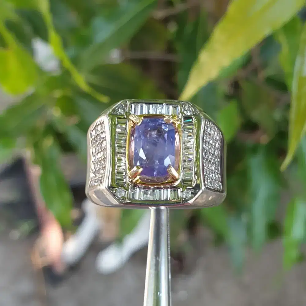 Natural Purple Sapphire Srilanka No Heated 3.64 crt