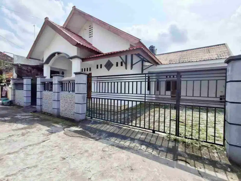 Rumah Bagus Luas Nyaman di Kadipiro Banjarsari Solo