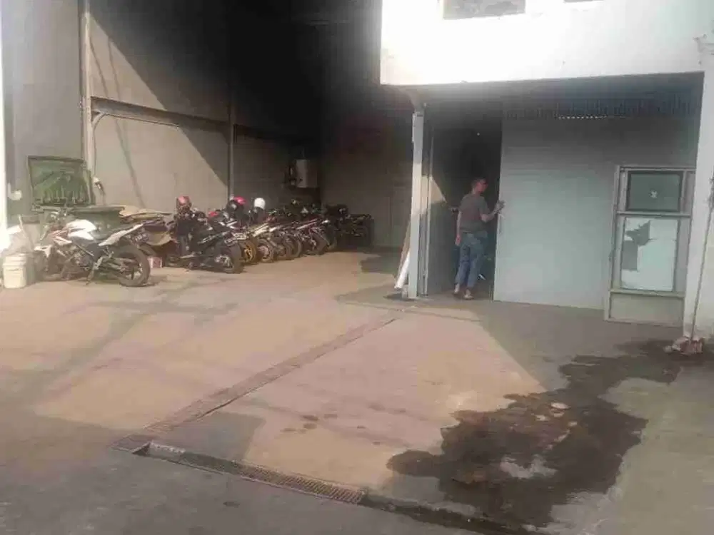 Dijual Gudang
Jl. Raya Bogor
Berada di kawasan komersial Raya Bogor Cisalak-Cimanggis Depok (dekat dg pabrik besar Bayer, Mayora, Indocement)