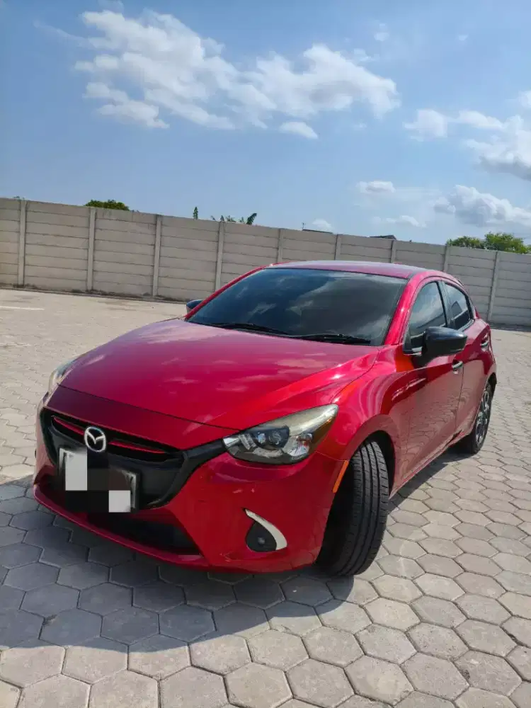 Mazda 2 Merah ,warna favorite, istimewa