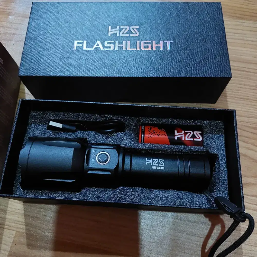 Senter H2S flashlight