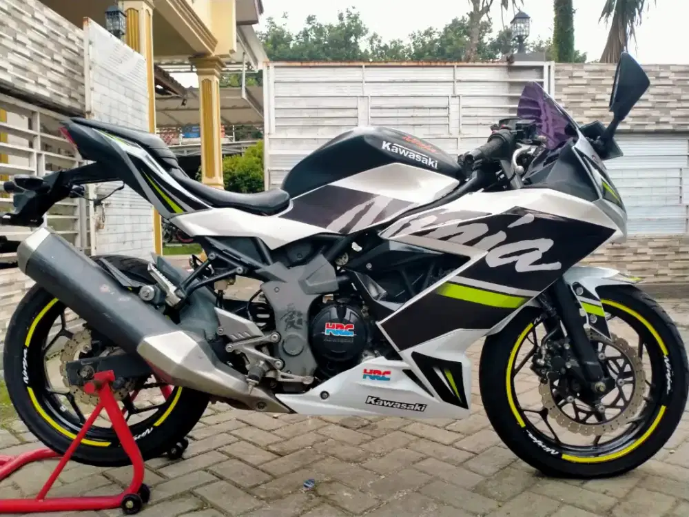 Kawasaki Ninja 250cc lengkap motor sehat keterangan detail dibawah