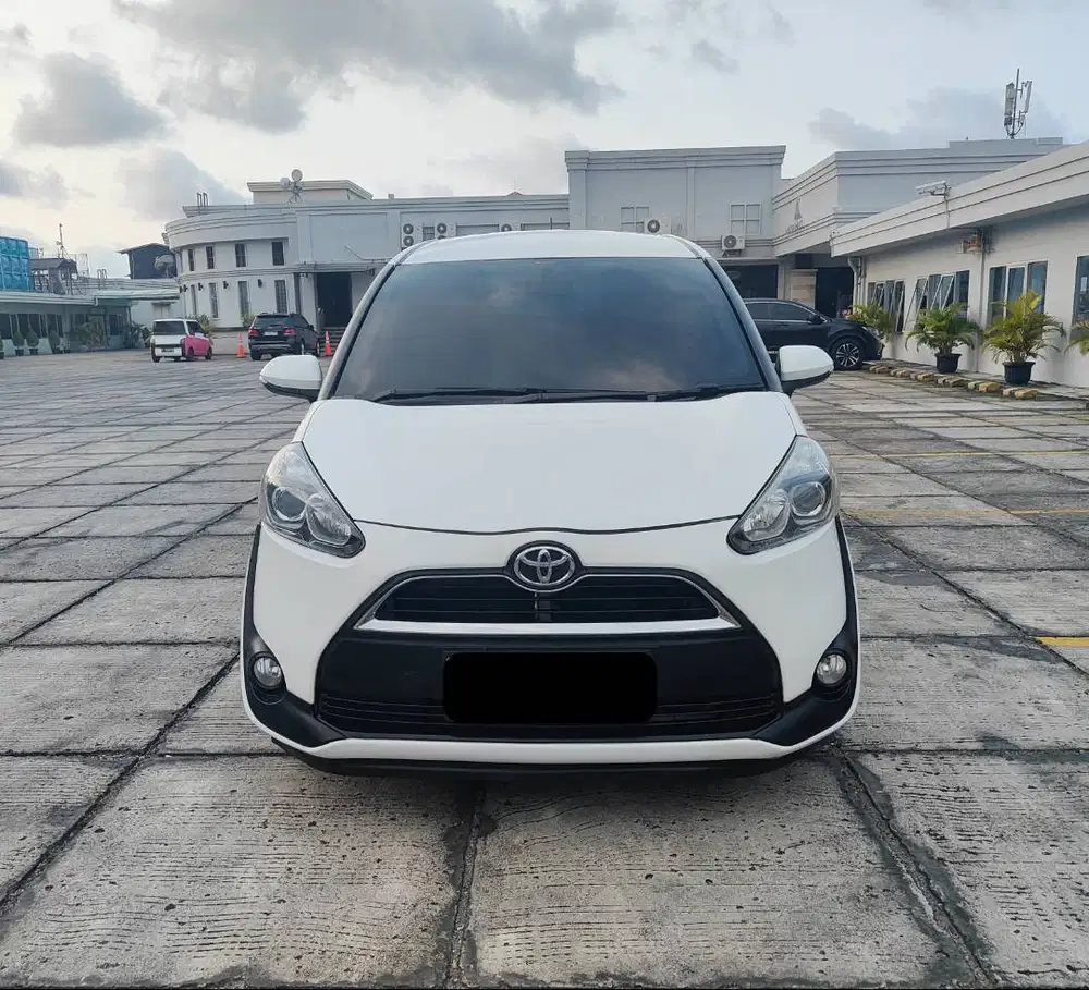 Toyota Sienta V 2017 AT