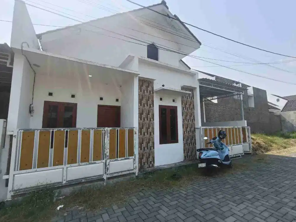 Rumah Cantik Siap Huni Sudah Berpagar dan Canopi