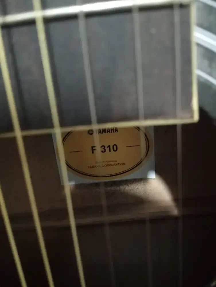 Yamaha adalah salah satu merek gitar akustik yang sangat populer