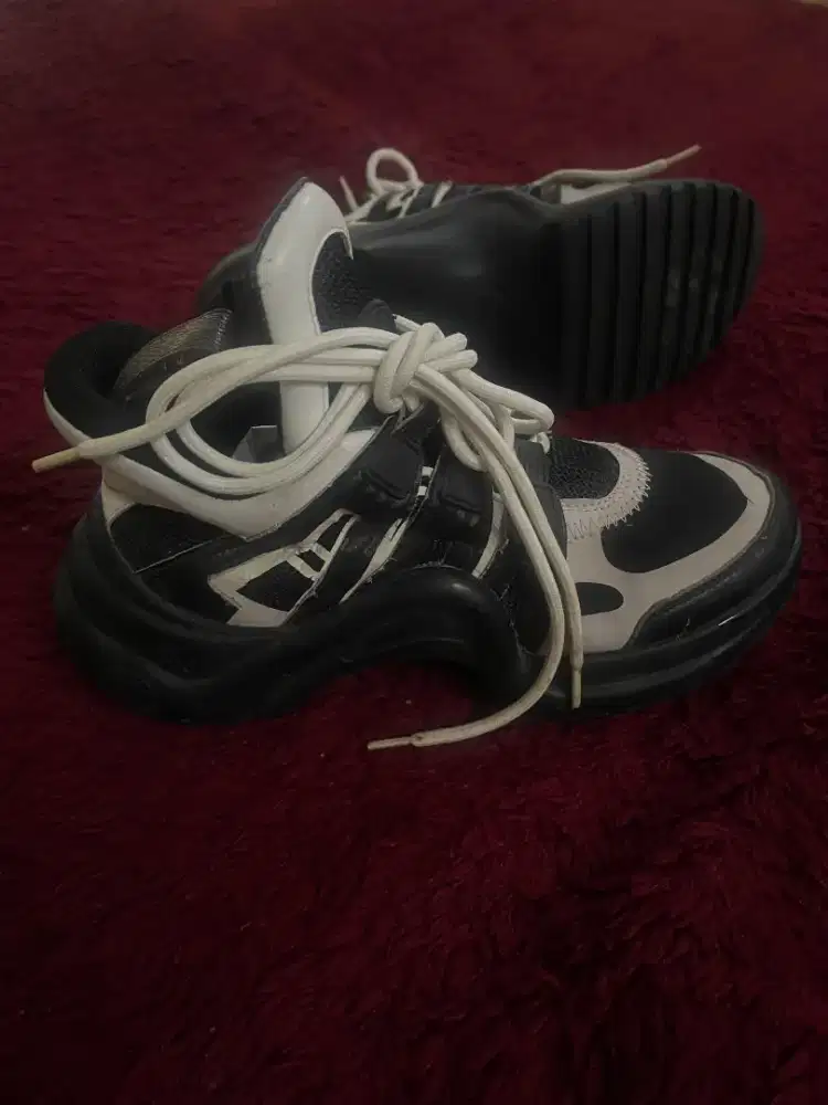 Sepatu LV Cewek Seken Original