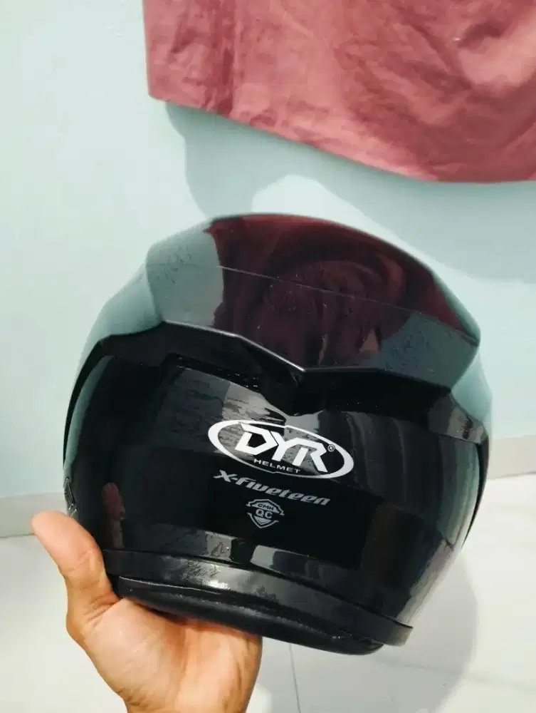 Helm DYR bekas seperti baru