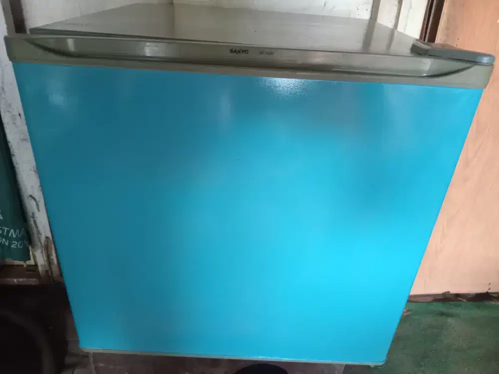 Di jual kulkas portebel sanyo sr-d50f ori siap pakai