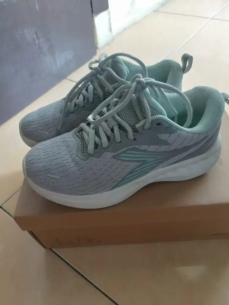 Sepatu diadora warna soft