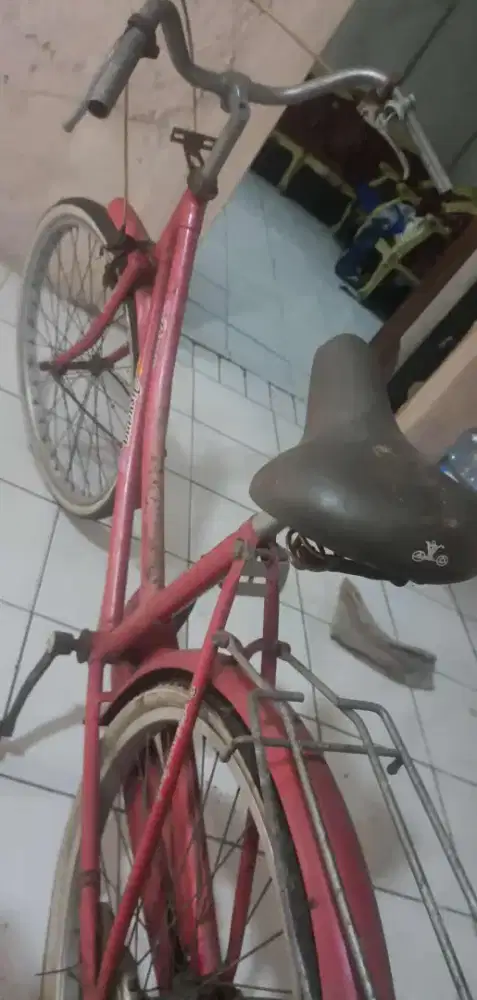 sepedah cewe tingal ganti ban