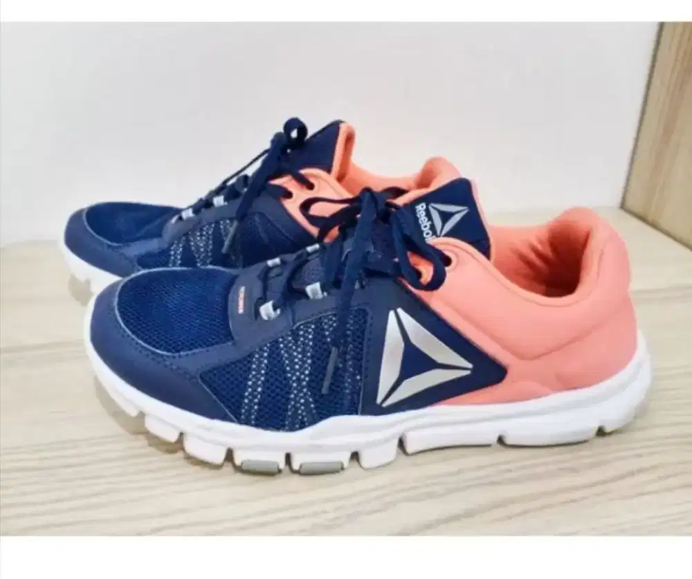 Reebok Running Cowok atau Cewek ukuran 39