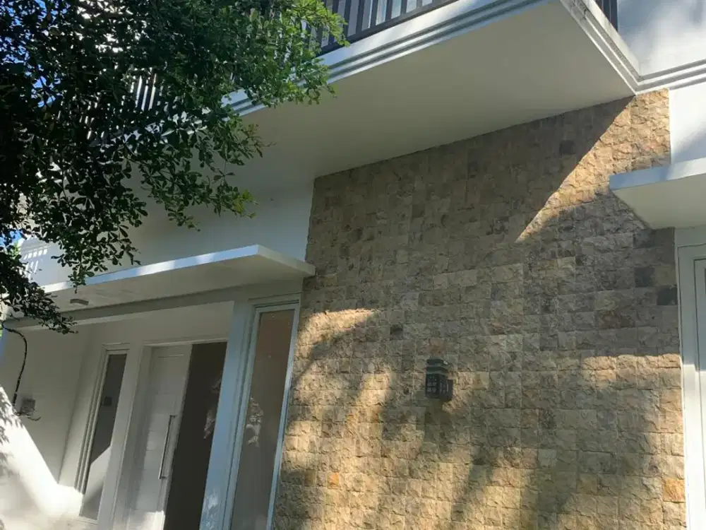 Jual cepat Rumah mewah Nempel Kampus UII JOGJA luas 250m2