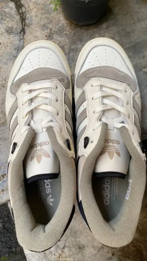 Sepatu adidas Rivalry 86 Low