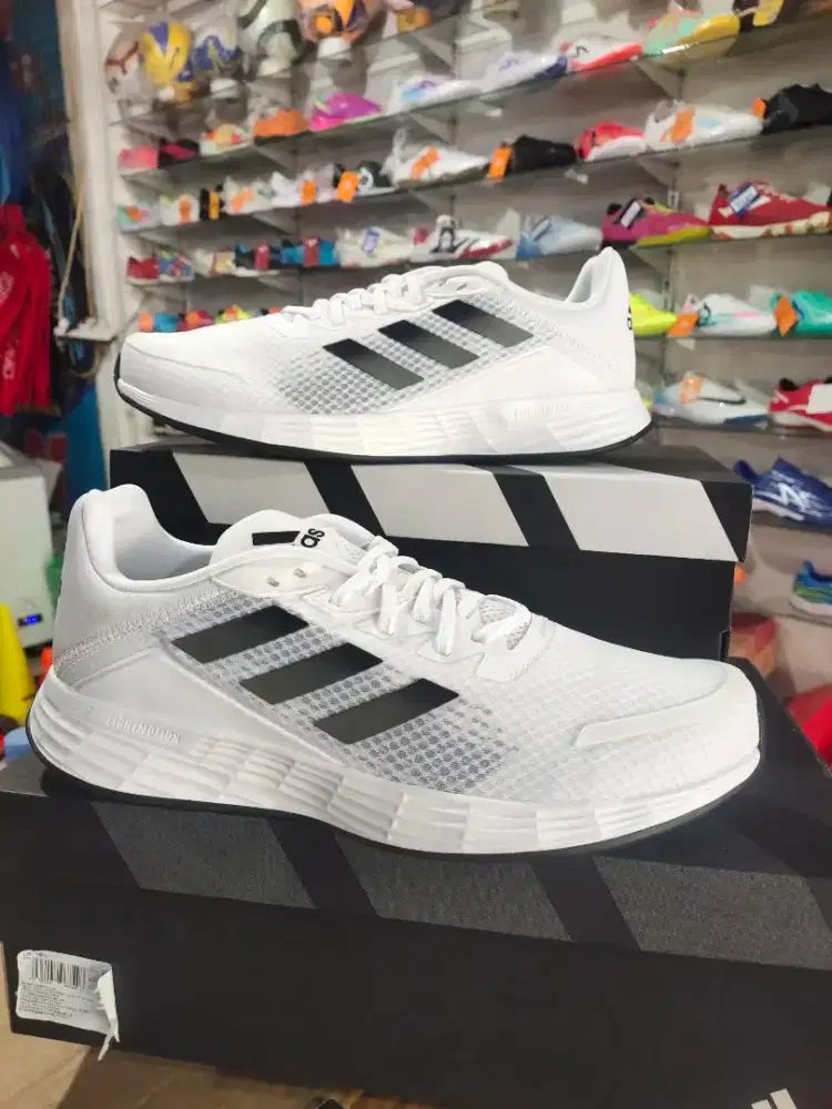 Sepatu running Adidas