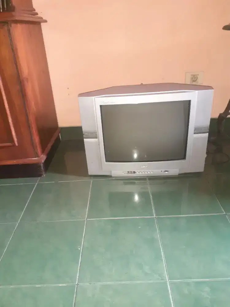 Televisi merk Sanyo 20 inc