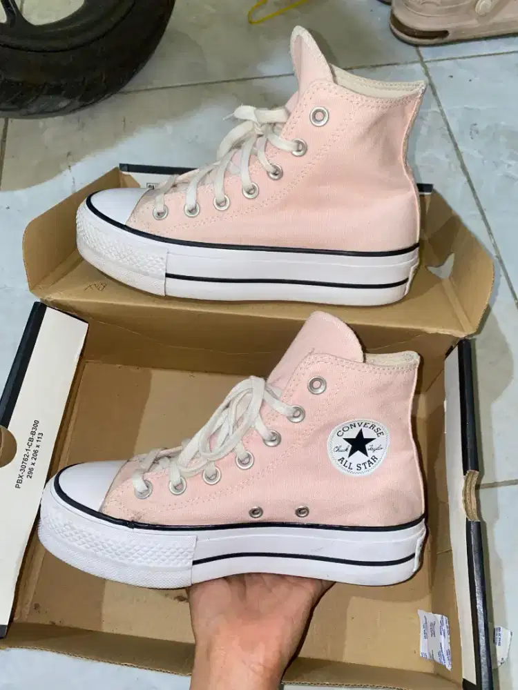 Sepatu Converse Chuck Taylor