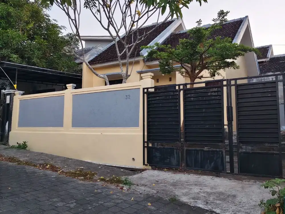 rumah di taman mumbul nusa dua,halaman luas, kawasan perumahan