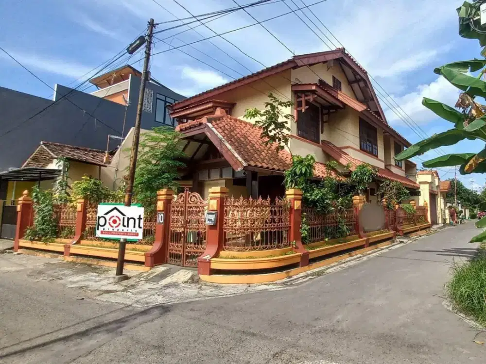 Rumah Idum 225m² di Pusat Kota Solo Posisi Hook