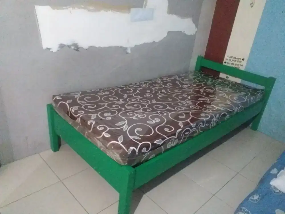 Tempat tidur single plus kasur