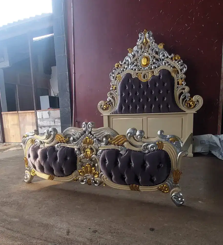Tempat Tidur Mewah Dipan Kayu Jati Dipan Ukir Jepara Dipan Cat Emas