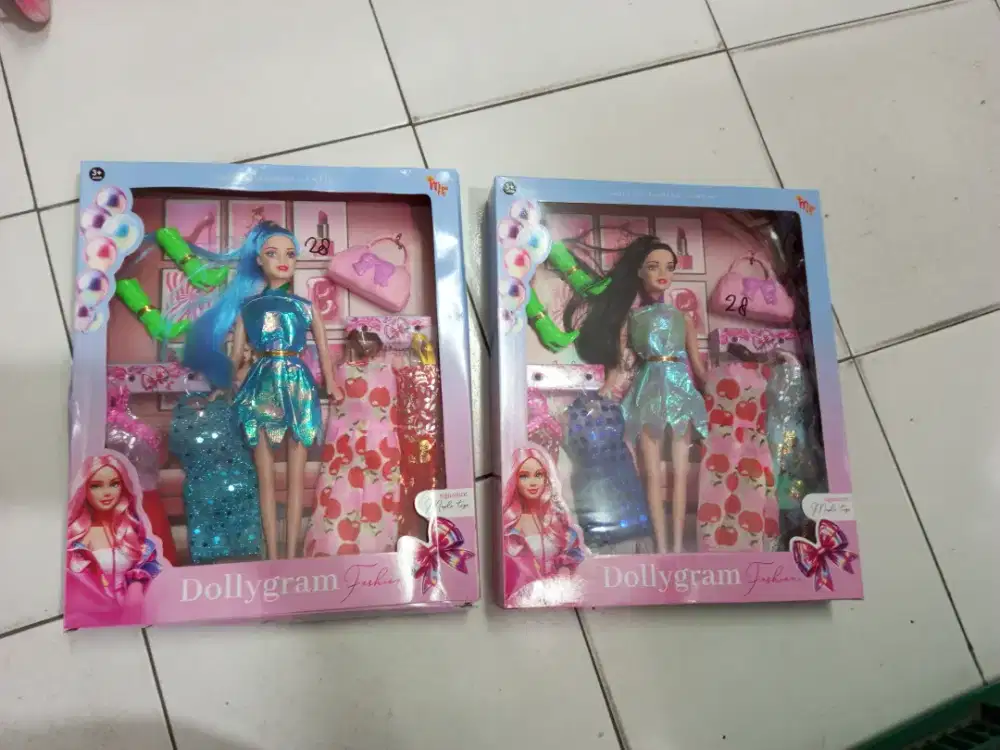 Mainan anak boneka Barbie dollygram set