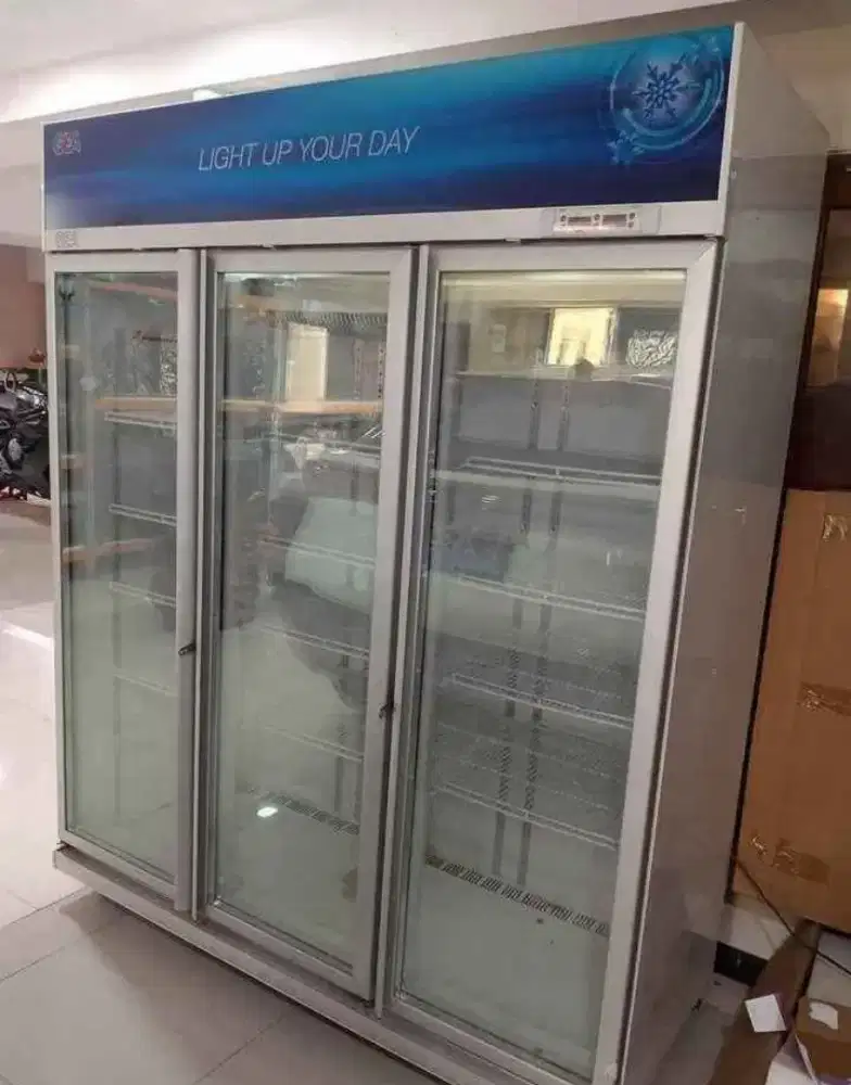 Showcase GEA 3 Pintu Super Dingin Istimewa