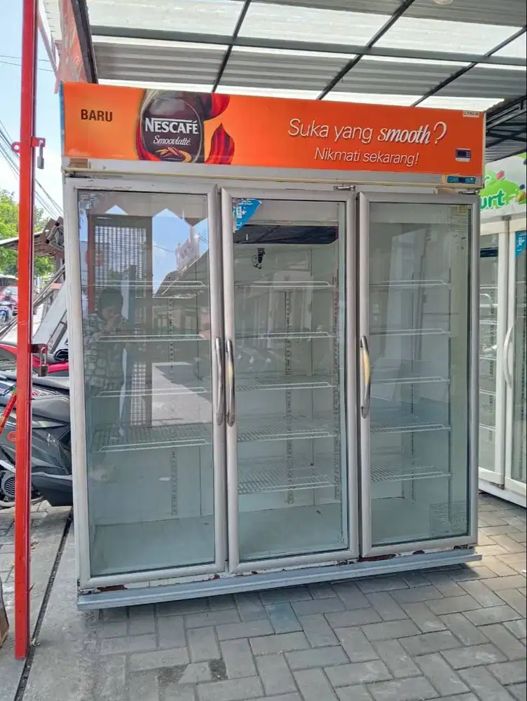 Showcase 3 pintu Sansio 1500L chiller pendingin minuman bekas murah