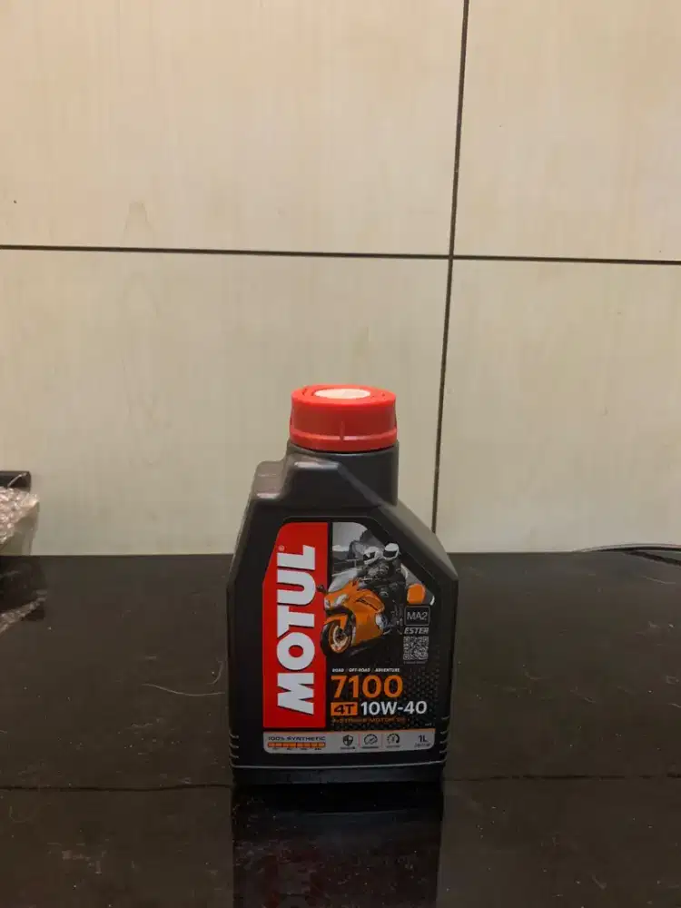 Oli Mesin Motor Motul 7100 Ester 10w-40 1L