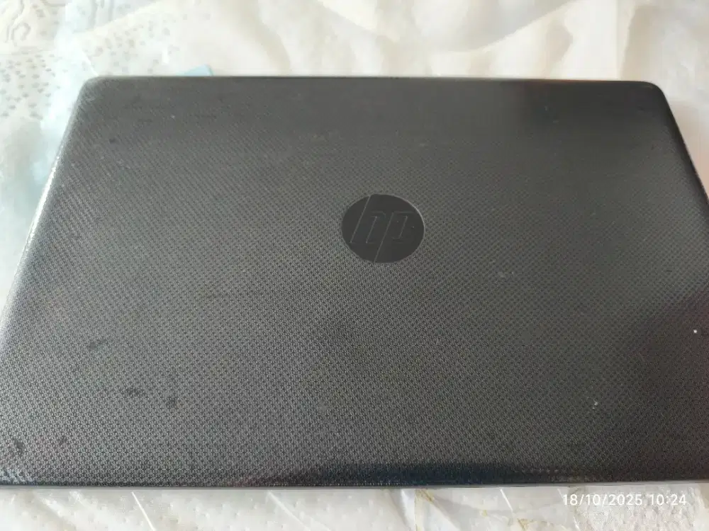 Laptop HP 15, AMD Ryzen 7 w/ Radeon Vega M, RAM 16 GB, Kondisi Mulus